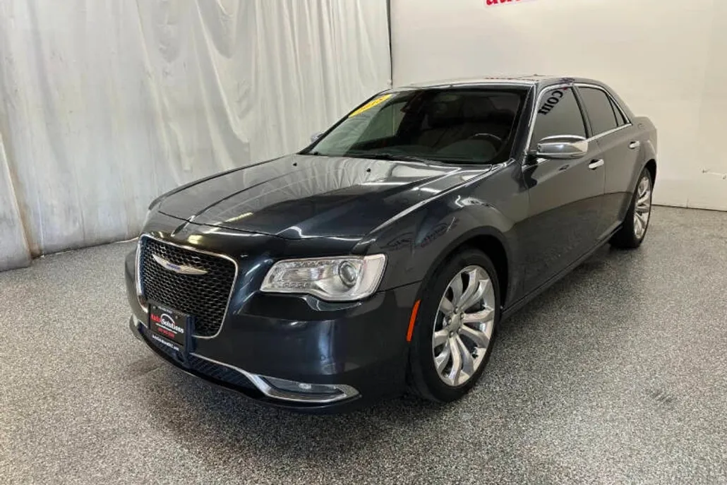 2018 Chrysler 300 Limited photo 1