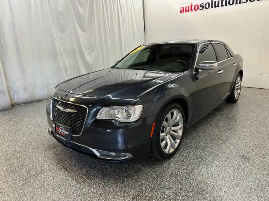 2018 Chrysler 300 Limited photo 1