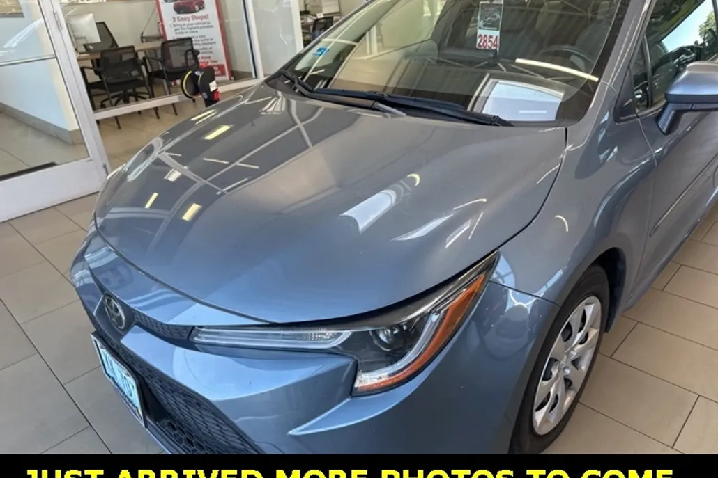 2022 Toyota Corolla LE photo 1