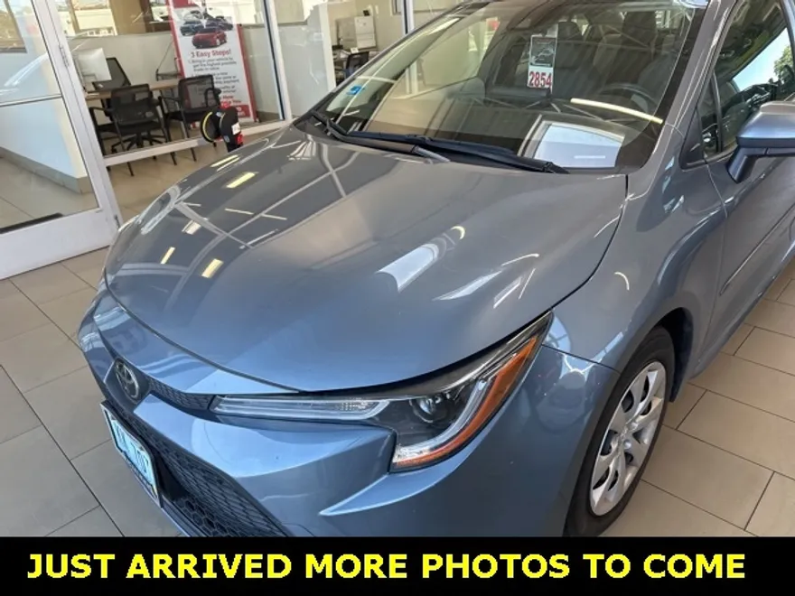 2022 Toyota Corolla LE photo 1