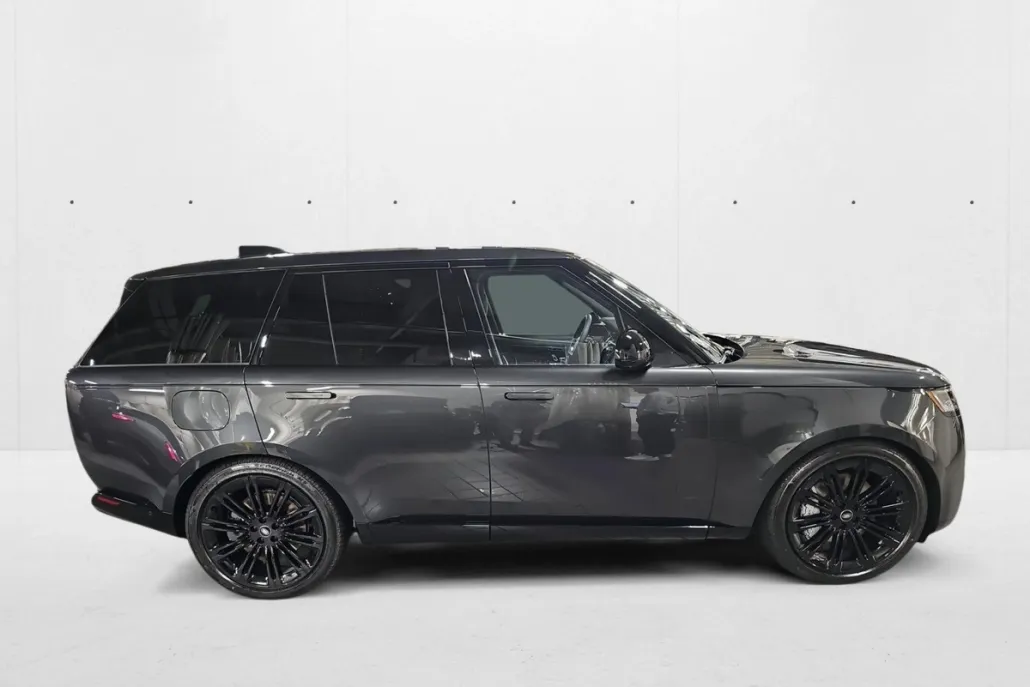 2025 Land Rover Range Rover SE photo 1