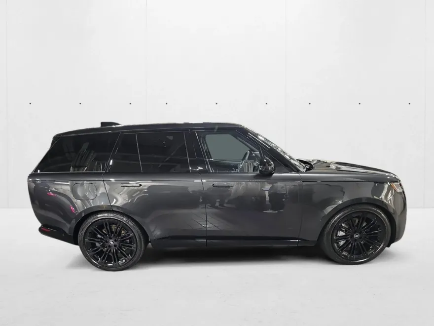2025 Land Rover Range Rover SE photo 1