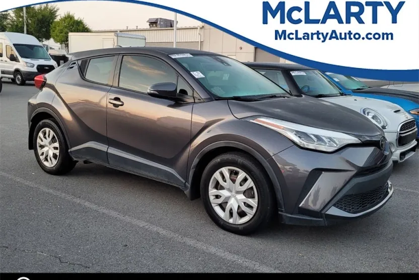 2020 Toyota C-HR LE photo 1