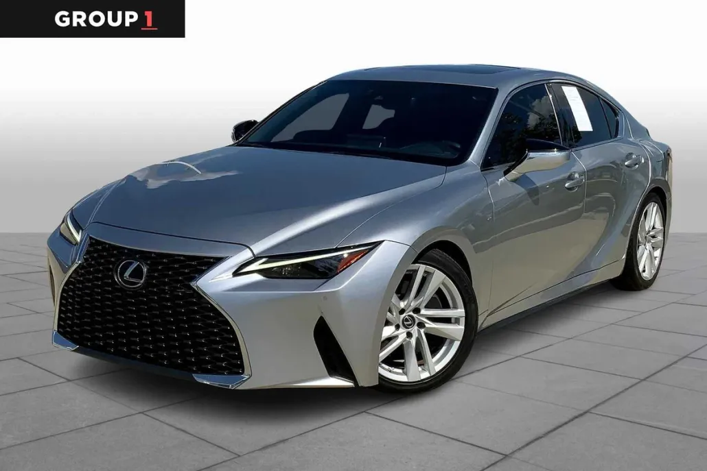 2023 Lexus IS photo 1