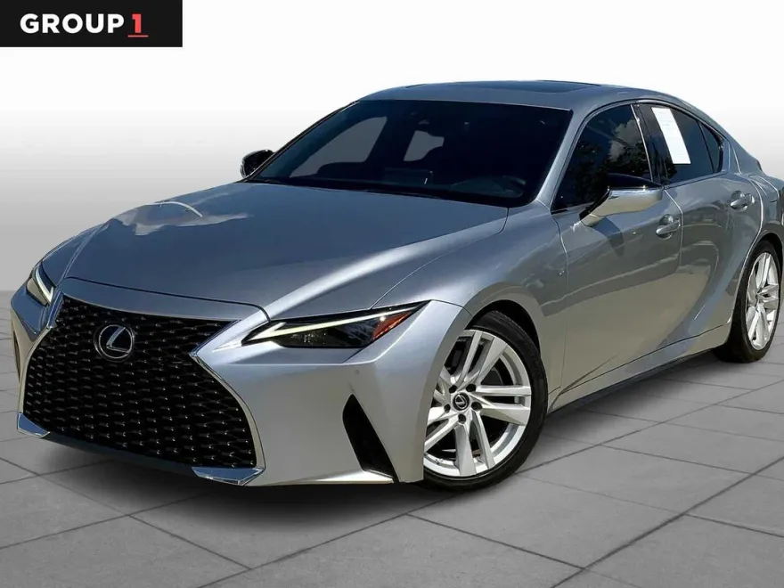 2023 Lexus IS photo 1