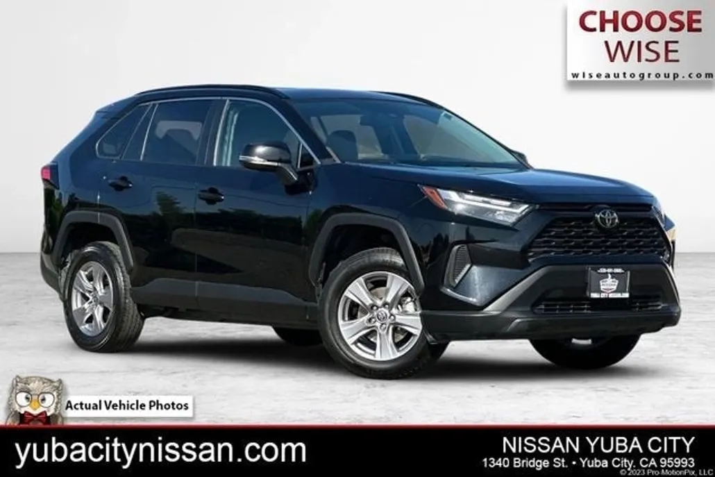 2023 Toyota RAV4 XLE photo 1