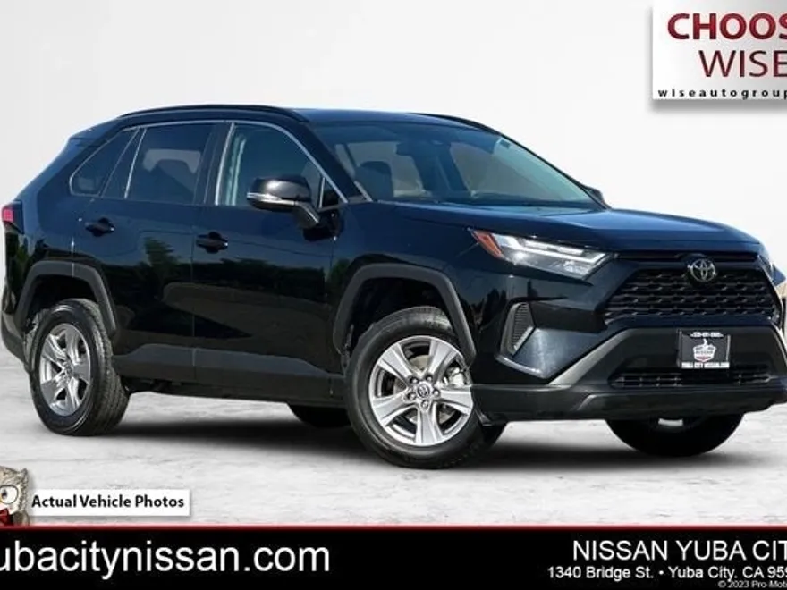 2023 Toyota RAV4 XLE photo 1