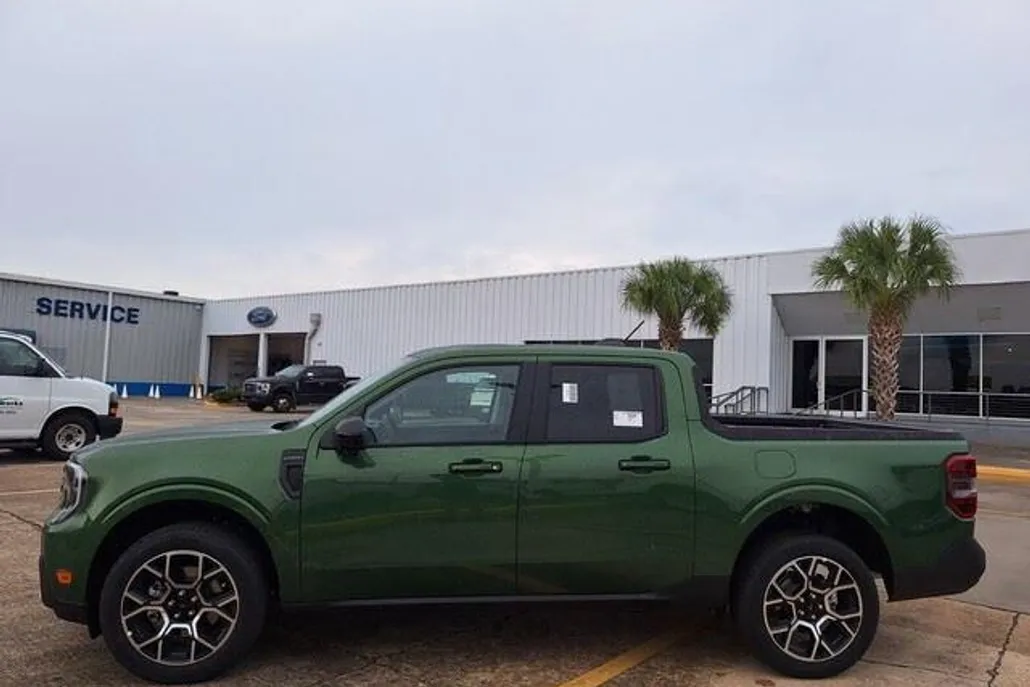 2025 Ford Maverick Lariat photo 1