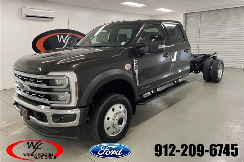 2025 Ford F-450 Lariat photo 1