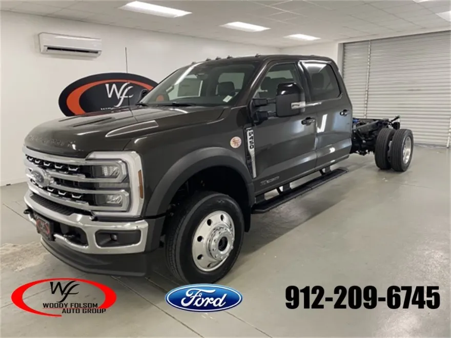 2025 Ford F-450 Lariat photo 1