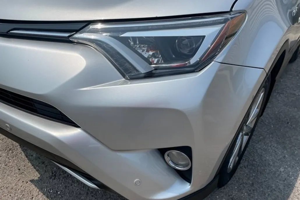 2016 Toyota RAV4 Hybrid Limited photo 1