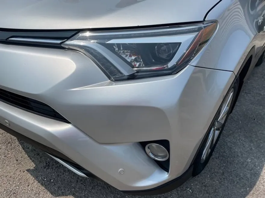 2016 Toyota RAV4 Hybrid Limited photo 1