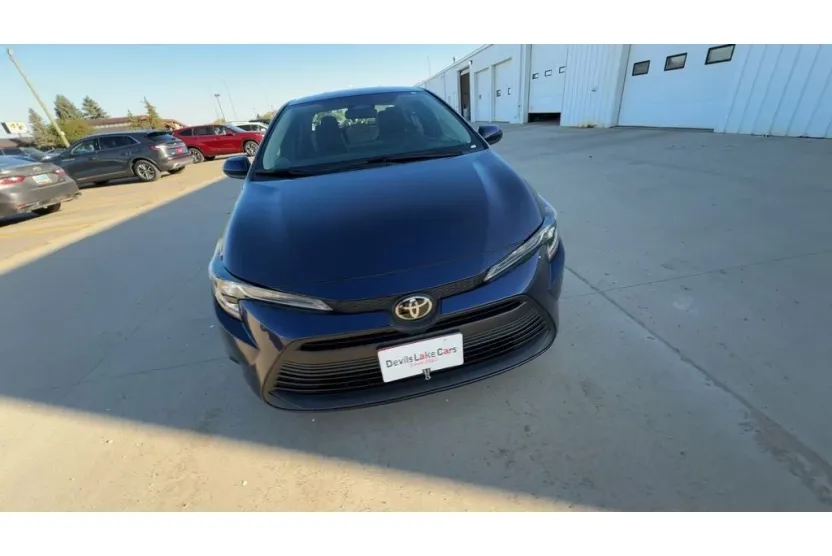 2024 Toyota Corolla LE photo 1