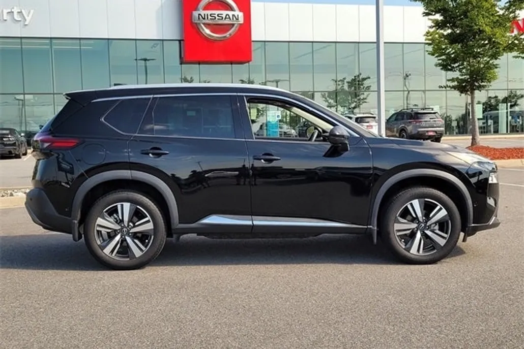 2023 Nissan Rogue SL photo 1