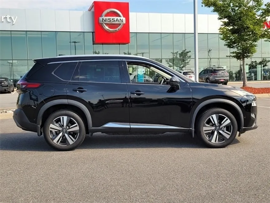 2023 Nissan Rogue SL photo 1