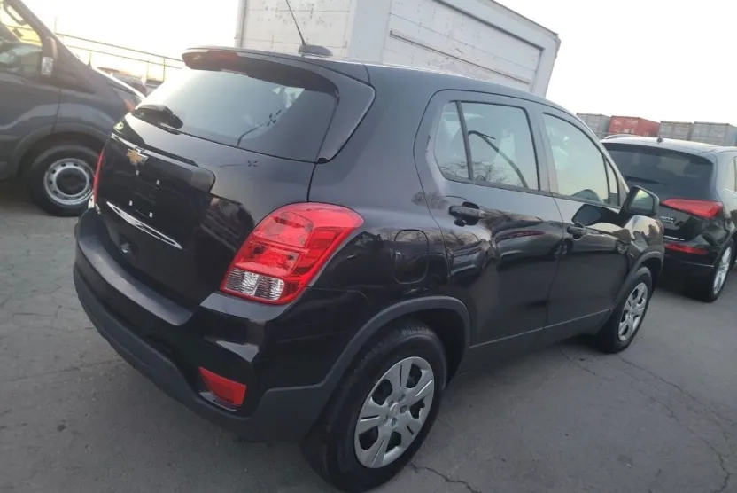 2017 Chevrolet Trax LS photo 1