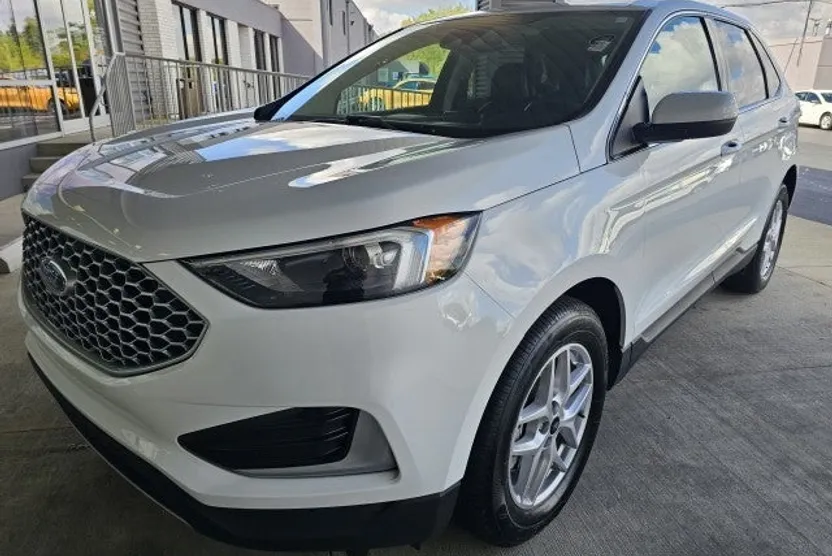 2024 Ford Edge SEL photo 1