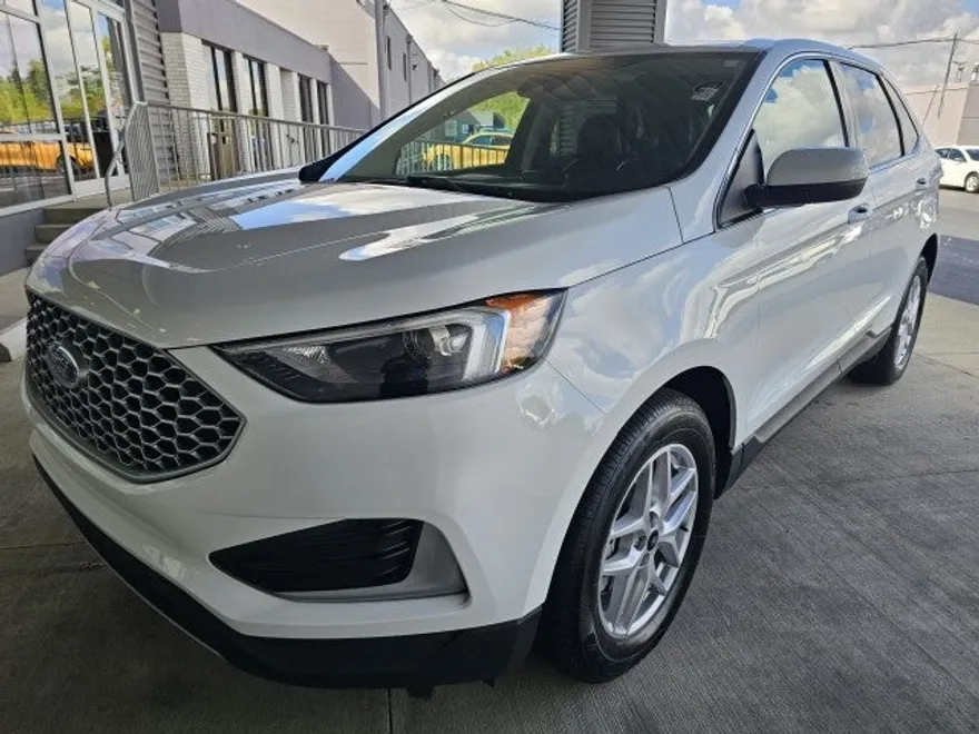 2024 Ford Edge SEL photo 1