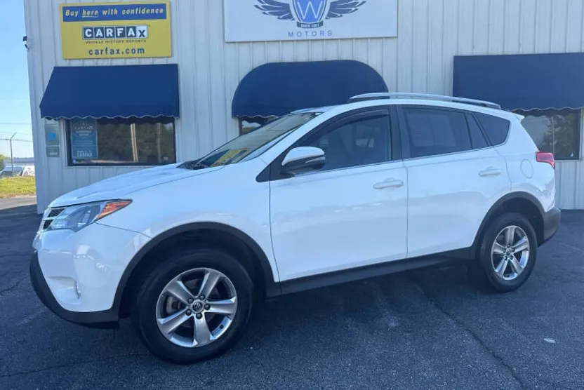 2015 Toyota RAV4 XLE photo 1