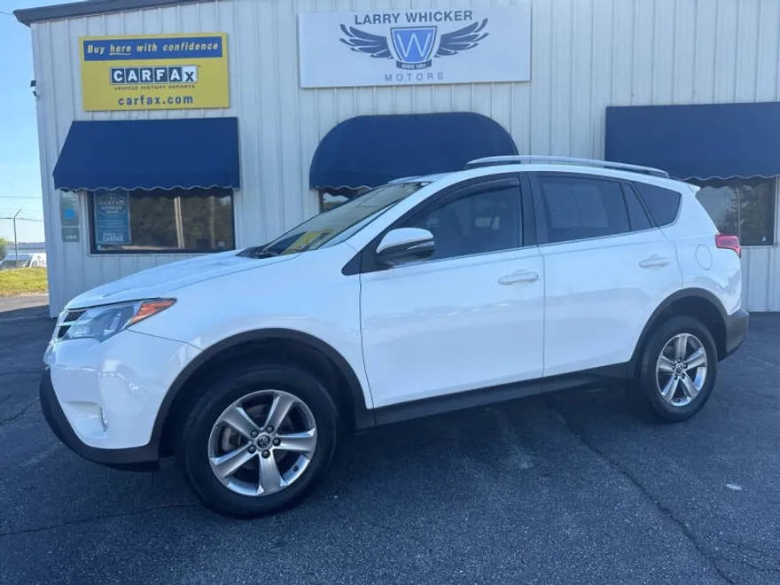 2015 Toyota RAV4 XLE photo 1