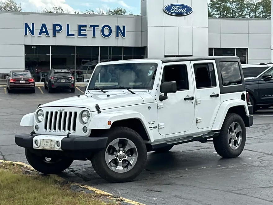 2016 Jeep Wrangler Unlimited Sahara photo 1