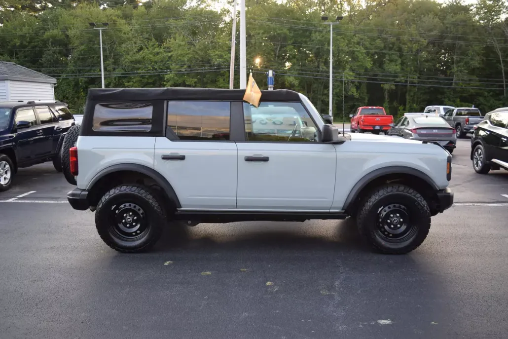 2022 Ford Bronco Black Diamond photo 1