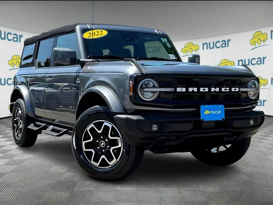 2022 Ford Bronco Outer Banks photo 1