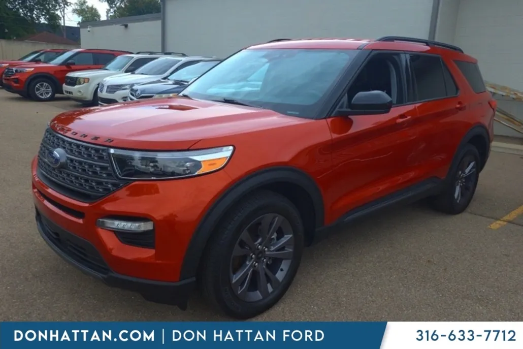 2023 Ford Explorer XLT photo 1
