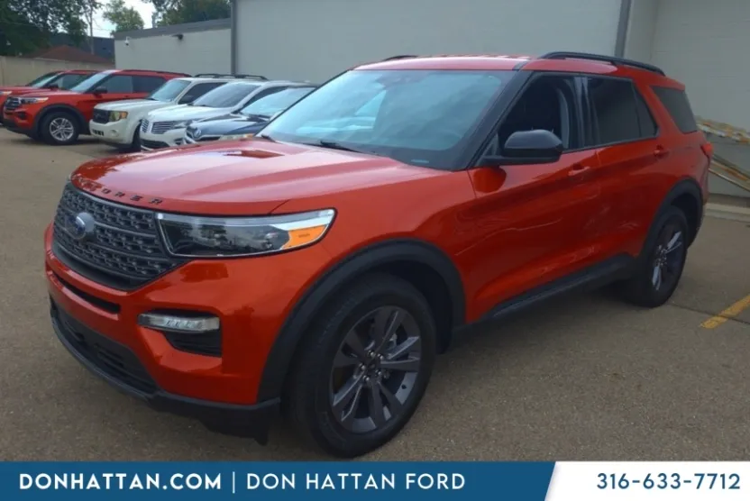 2023 Ford Explorer XLT photo 1