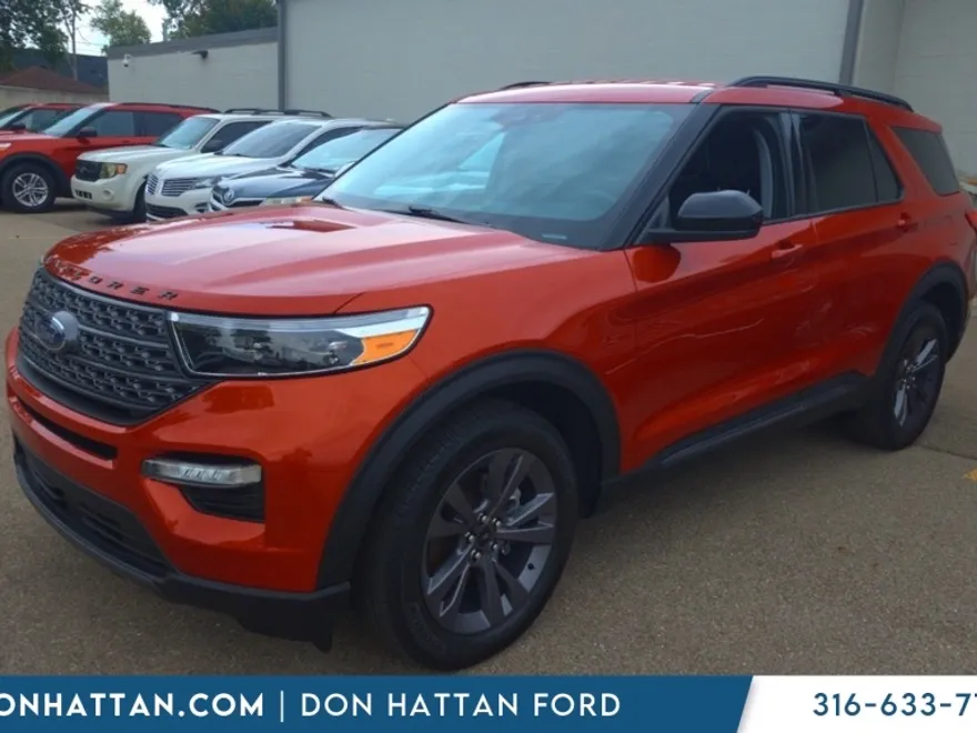 2023 Ford Explorer XLT photo 1