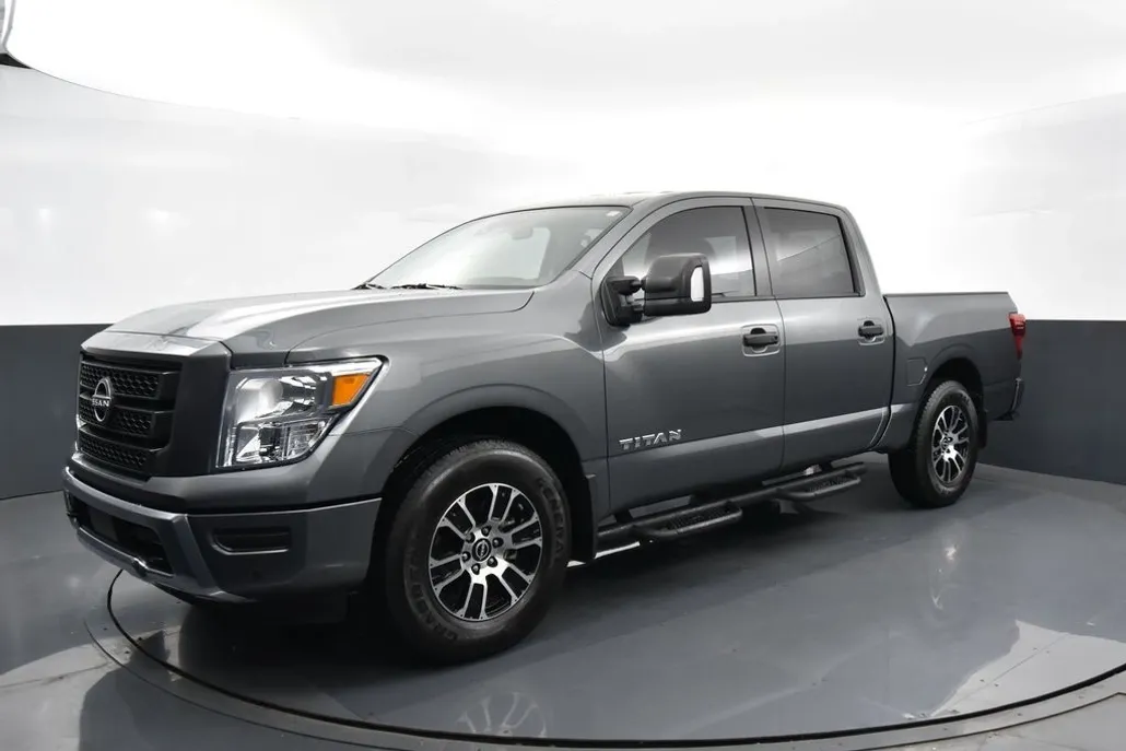 2024 Nissan Titan SV photo 1