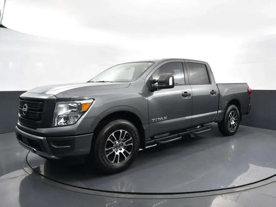 2024 Nissan Titan SV photo 1