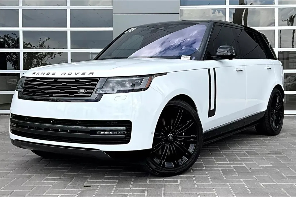2023 Land Rover Range Rover SE photo 1