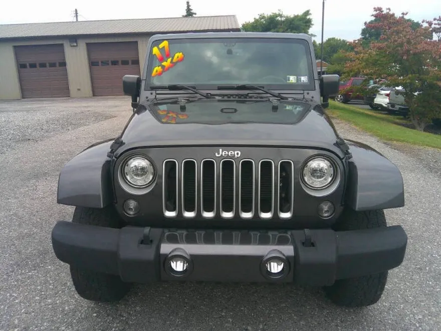 2017 Jeep Wrangler Unlimited Sahara photo 1