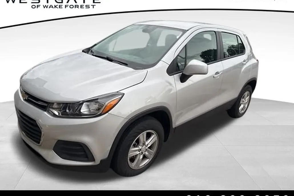 2022 Chevrolet Trax LS photo 1