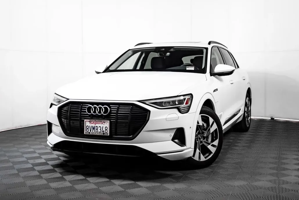 2021 Audi e-tron Premium photo 1