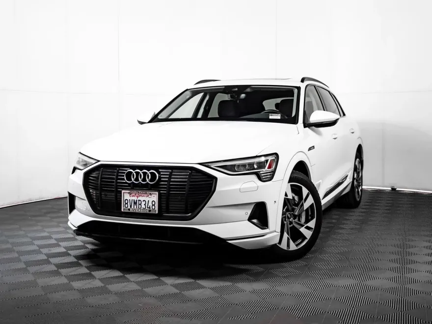2021 Audi e-tron Premium photo 1