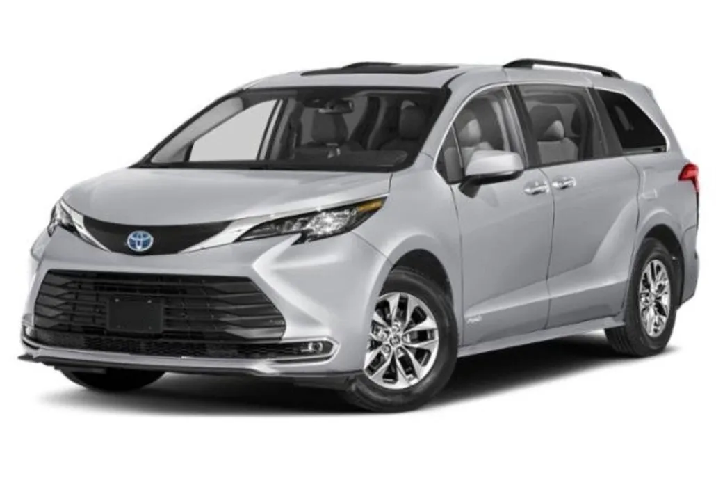 2022 Toyota Sienna XLE photo 1