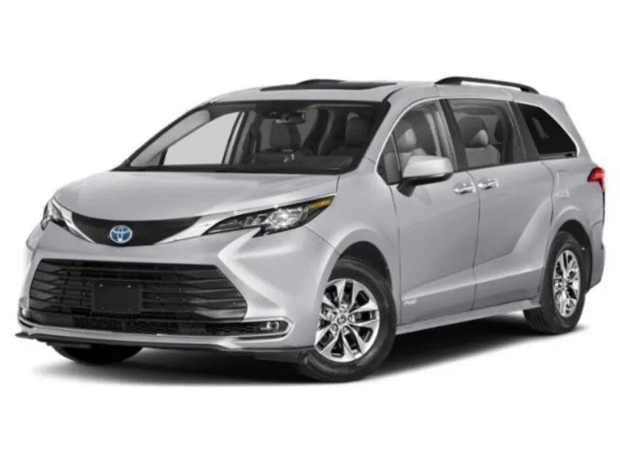 2022 Toyota Sienna XLE photo 1