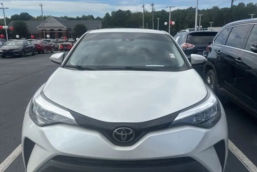 2021 Toyota C-HR LE photo 1