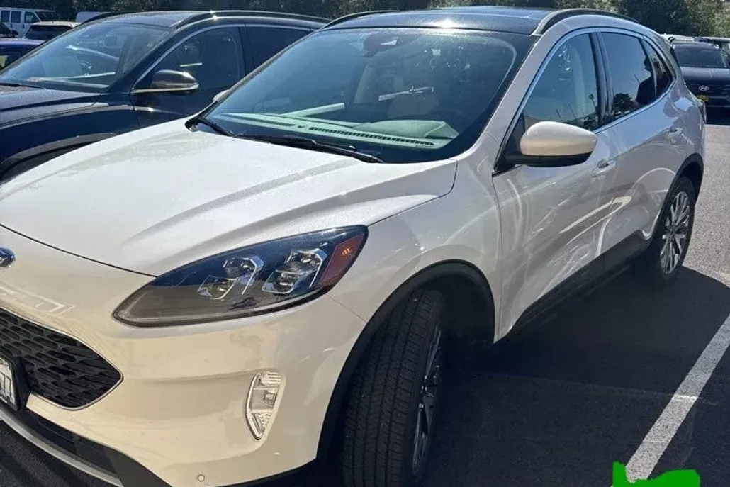 2022 Ford Escape Titanium Hybrid photo 1
