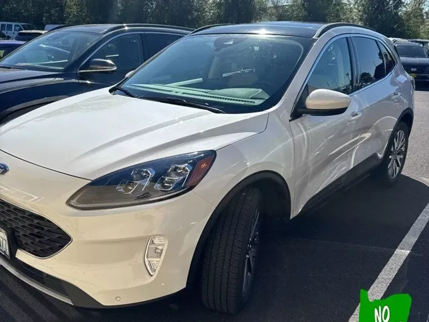 2022 Ford Escape Titanium Hybrid photo 1