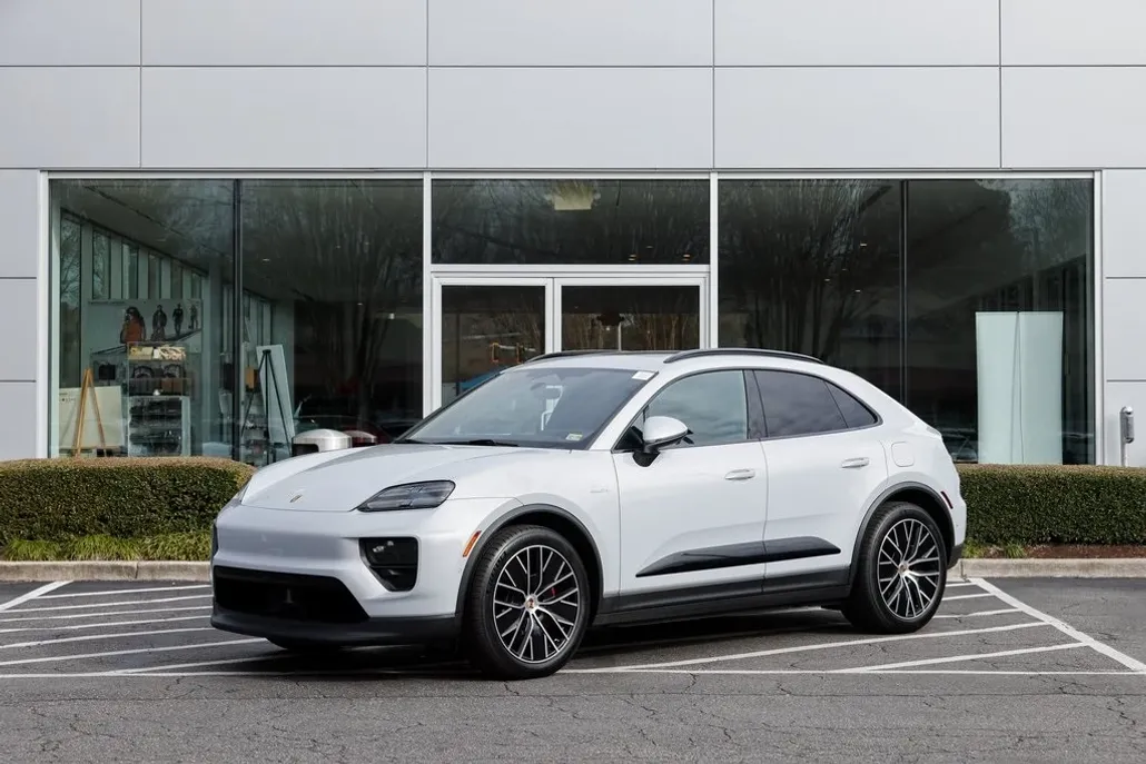 2025 Porsche Macan Electric photo 1