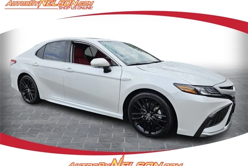 2021 Toyota Camry Hybrid XSE photo 1