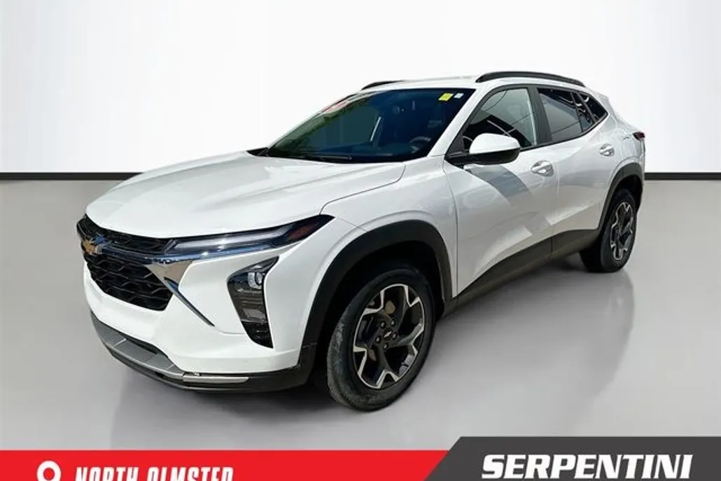 2024 Chevrolet Trax LT photo 1
