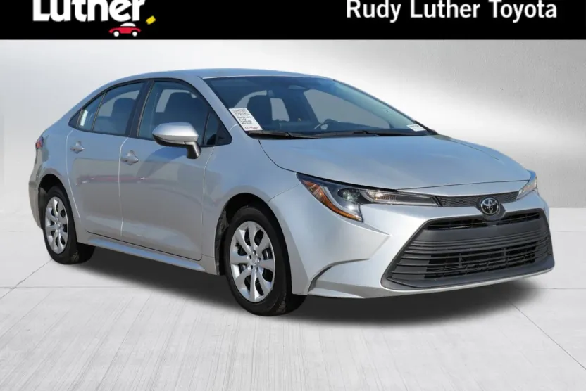 2023 Toyota Corolla LE photo 1