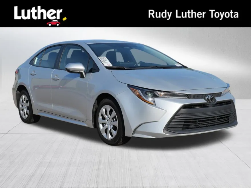 2023 Toyota Corolla LE photo 1
