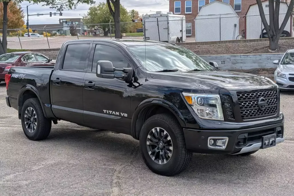2019 Nissan Titan PRO-4X Crew Cab photo 1
