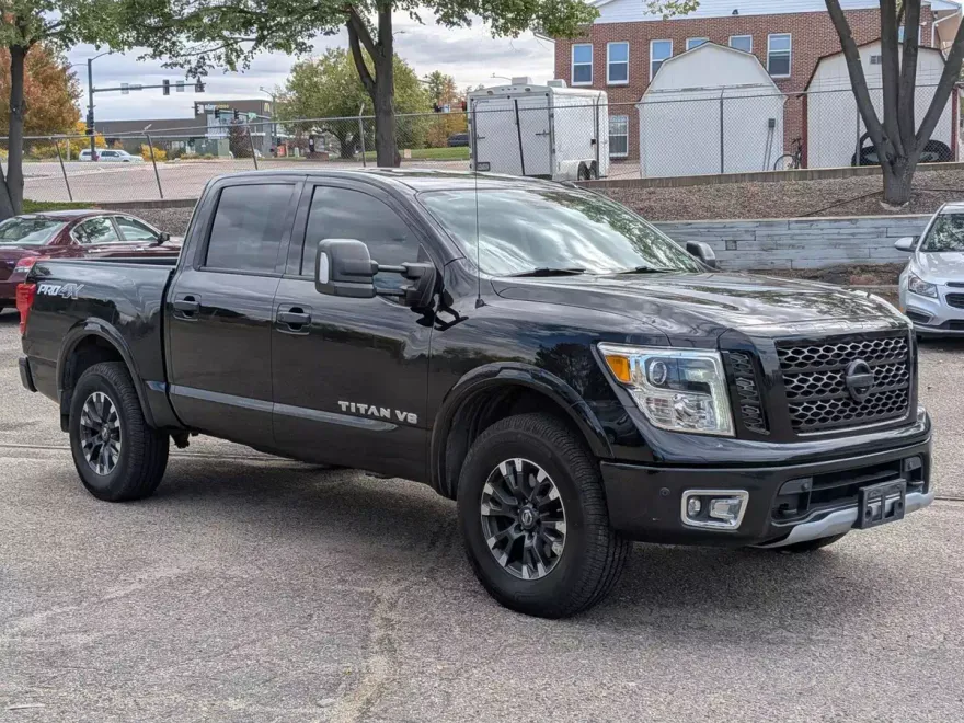 2019 Nissan Titan PRO-4X Crew Cab photo 1