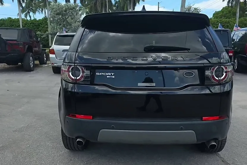 2017 Land Rover Discovery Sport HSE photo 1
